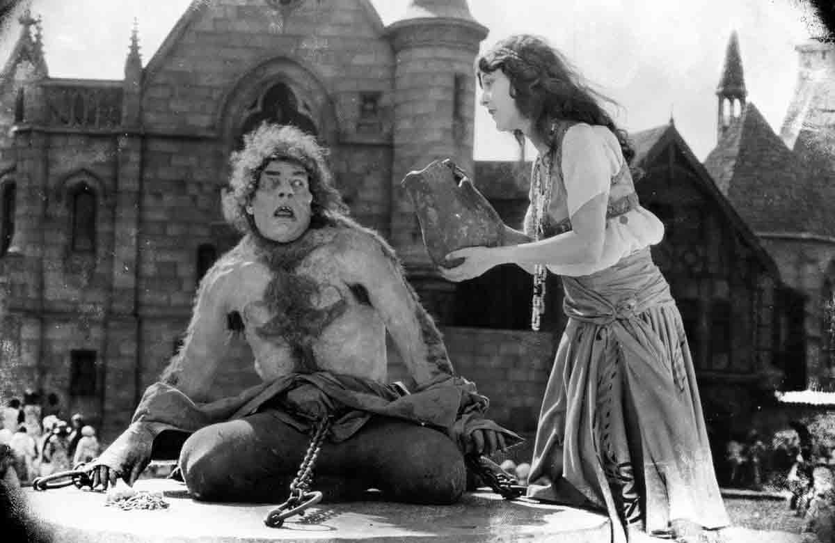 The Hunchback of Notre Dame 1923 scene